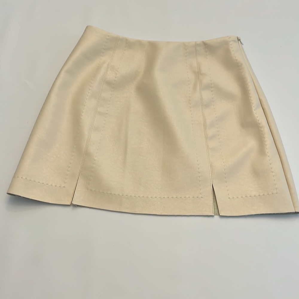 FRANCESCA’S ALYA faux Leather /vegan Leather mini skirt size S NWT side zipper - Picture 2 of 16